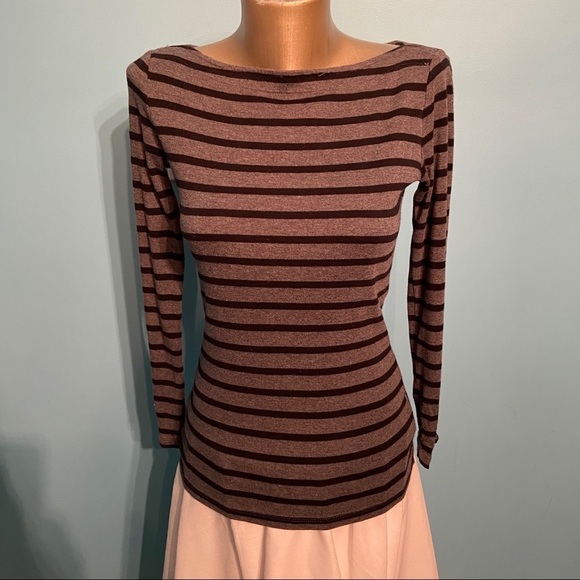 Gap  striped‎ top - Picture 1 of 8